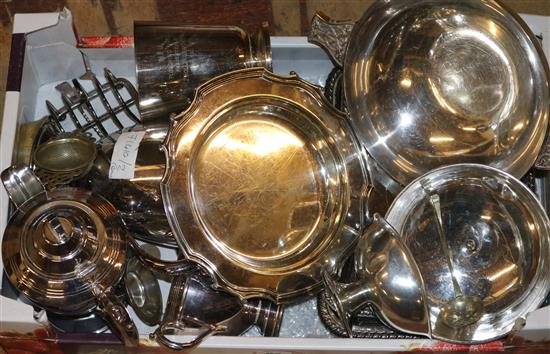 A quantity of plated items